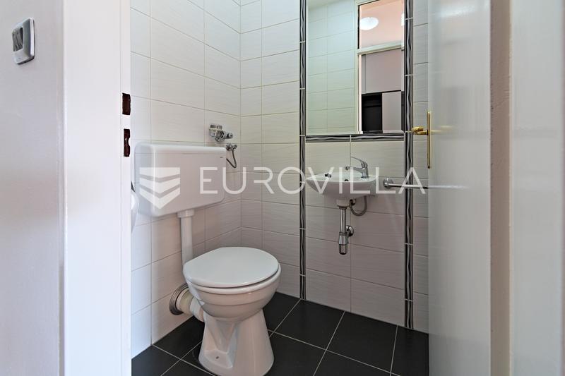 Osijek, Centar, prodaje se uređen stan površine 101 m² - 11