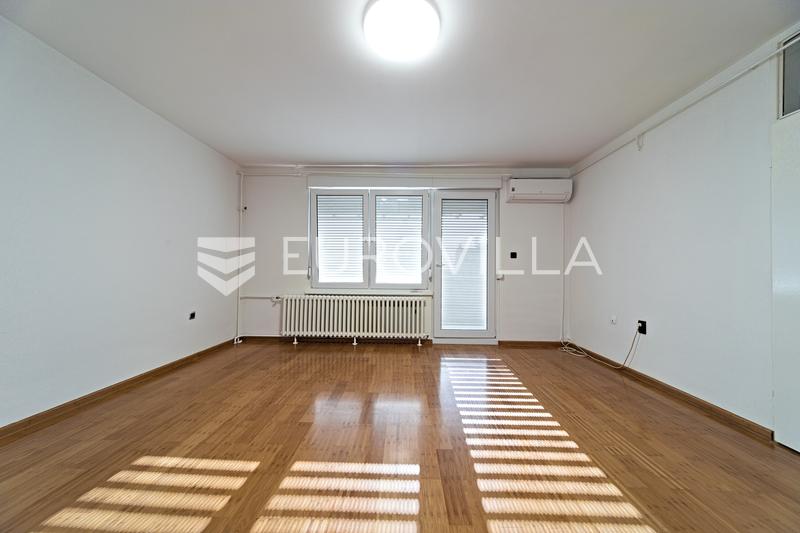 Osijek, Centar, prodaje se uređen stan površine 101 m² - 3