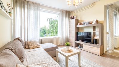 Zagreb, Vrapče, namješten trosoban stan s balkonom, 69 m²
