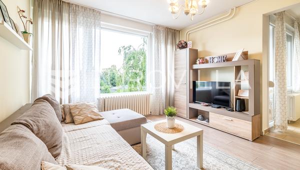 Zagreb, Vrapče, namješten trosoban stan s balkonom, 69 m²