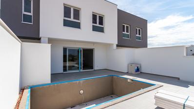 Vodice, moderne hus med svømmebasseng og privat hage, C2