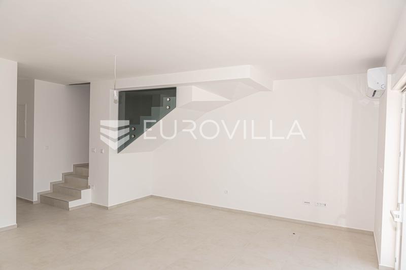 Vodice, moderne hus med swimmingpool og privat have, C2 - 5