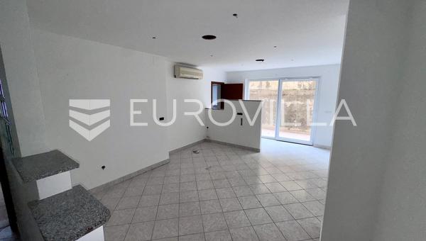 Isla de Krk, Njivice, apartamento de cuatro habitaciones de 67 m², plaza de aparcamiento privada