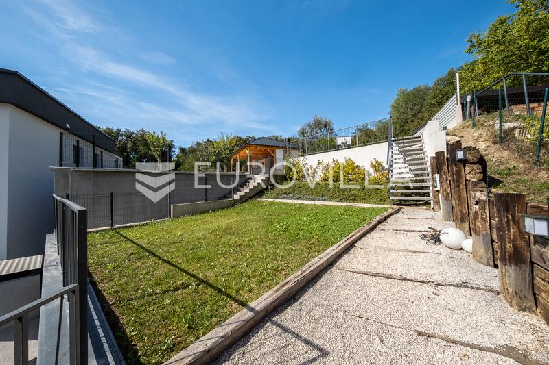 Zagreb, Šestine, luksuzno štirisobno stanovanje z zasebnim vrtom, garažo in športnim igriščem - 37