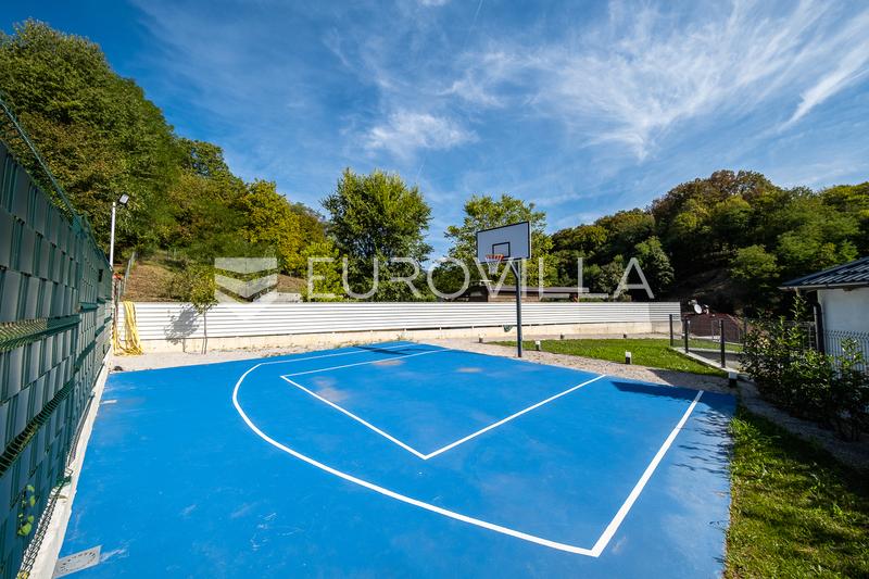 Zagreb, Šestine, luksuzno štirisobno stanovanje z zasebnim vrtom, garažo in športnim igriščem - 38