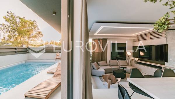 Vodice, lyxig designervilla med pool, 300 m från havet