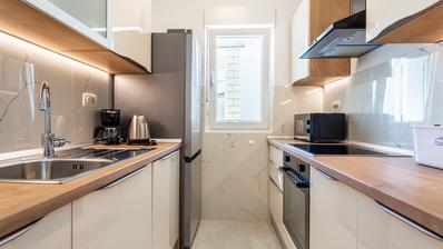 Trogir, apartamento de dois quartos com terraço e jardim - aluguel de longa duração