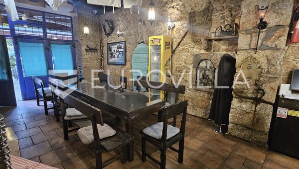 Crikvenica, se alquila restaurante con terraza en el centro, completamente equipado, terraza, vistas al mar.