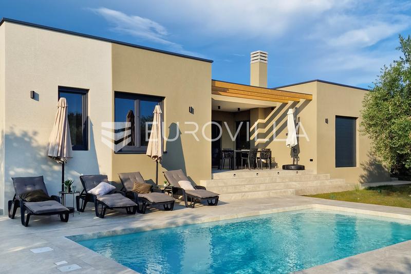 Istria, Galižana, a beautiful 152m2 ground floor house with a heated pool and floor in olive grove
