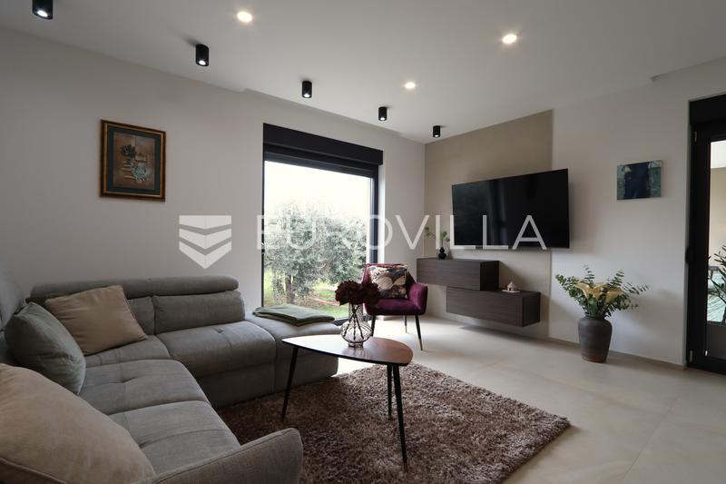 Istra, Galižana, čudovita pritlična hiša velikosti 152 m² z ogrevanim bazenom in tlemi v oljčnem nasadu. - 9