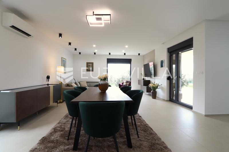 Istria, Galižana, a beautiful 152m2 ground floor house with a heated pool and floor in olive grove