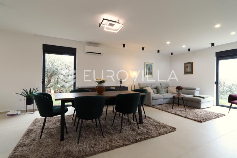 Istria, Galižana, a beautiful 152m2 ground floor house with a heated pool and floor in olive grove