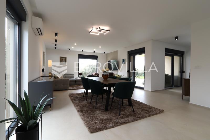 Istria, Galižana, a beautiful 152m2 ground floor house with a heated pool and floor in olive grove