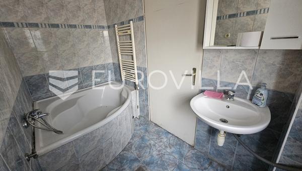 Osijek, Centro, piso de cuatro habitaciones, 98 m2