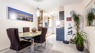 Split, Pujanke - Trerumslägenhet med havsutsikt och terrass, totalrenoverad