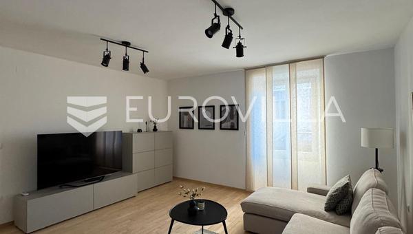 Istra, Pula, renovirana i namještena kuća nedaleko pulske Arene, 93 m², dvorište 63 m²