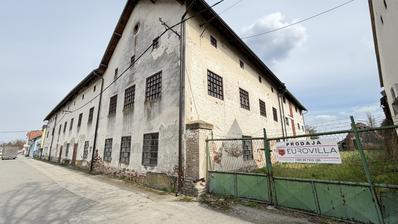Vrpolje, Centre - Complexe commercial avec moulin et grande cour