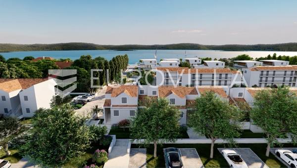 Zadar, Sv. Filip i Jakov, apartamento de dos dormitorios en un complejo residencial de lujo.