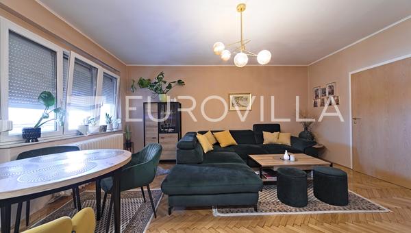 Osijek, Gornji grad/Merkez, üç odalı daire, 2. kat, asansör