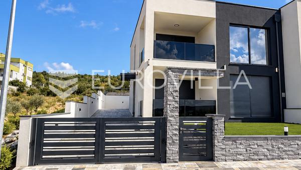 Zara, Rovanjska - moderno trilocale al piano terra con terrazza e vista mare panoramica