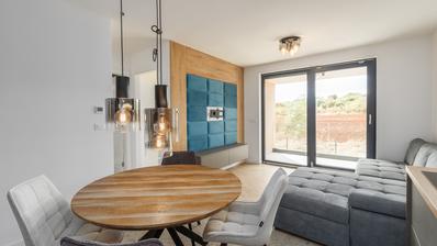İstriya, Volme, modern yeni bir binada sakin bir konumda eşyalı daire