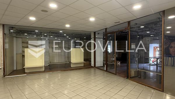 Osijek, Centro de la ciudad, local comercial, superficie 82 m2, 1er piso