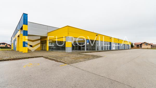 Prelog, complejo comercial con una superficie total de 3725 m²