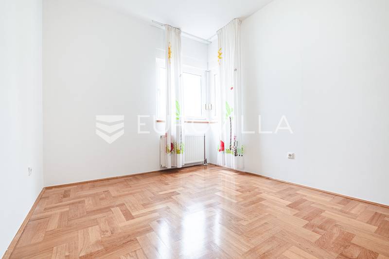 Zagreb, Gračani, prekrasan trosoban stan s parkirnim mjestom 75 m² - 11