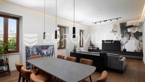 Pula, Zentrum - Premium Designer-renovierte Wohnung in einem historischen Gebäude, 200 m von der Arena entfernt