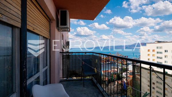 Krimeja, háromszobás lakás 70 m² lenyűgöző tengeri kilátással