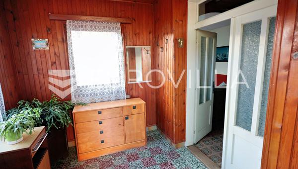 Virovitica, bymidte, hus med separat indgang til loftet.
