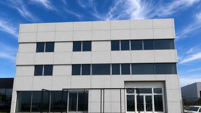 Osijek, Industrijska zona Čepin, poslovni prostor od 150 do 600 m², uz glavnu cestu s parkingom