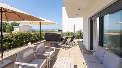 Istrien, Porec, Haus zu vermieten 116 m² mit Whirlpool und Garten in toller Lage mit Meerblick