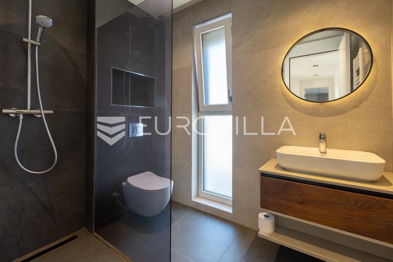 Istra, Poreč, najam kuće 116 m² s jacuzzijem i vrtom na super lokaciji s pogledom na more - 20