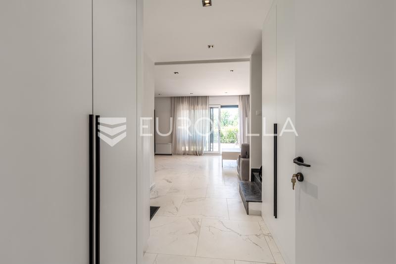 Istra, Poreč, najam kuće 116 m² s jacuzzijem i vrtom na super lokaciji s pogledom na more - 8
