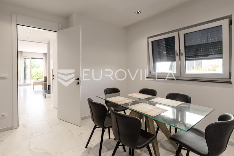 Istra, Poreč, najam kuće 116 m² s jacuzzijem i vrtom na super lokaciji s pogledom na more - 9