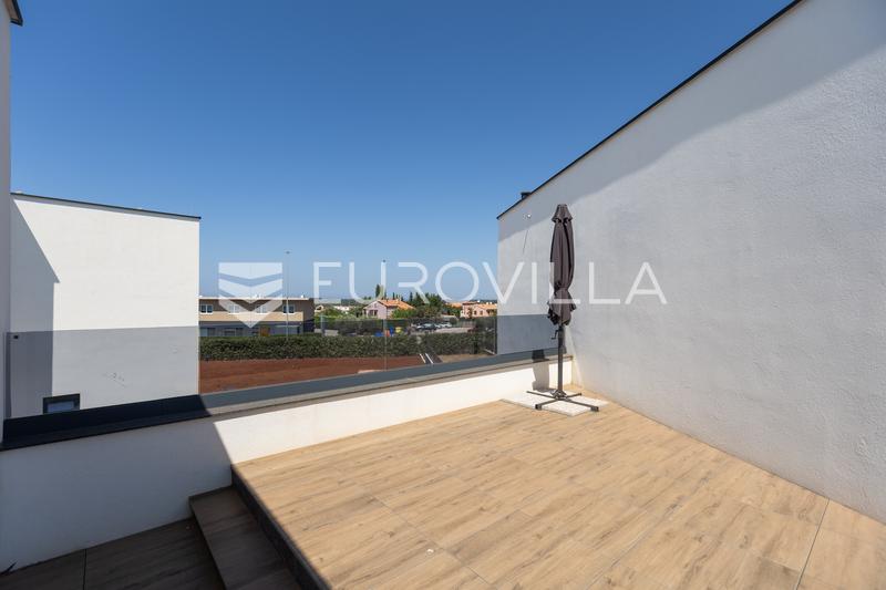 Istra, Poreč, najam kuće 116 m² s jacuzzijem i vrtom na super lokaciji s pogledom na more - 17