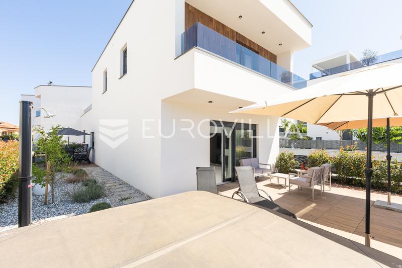 Istra, Poreč, najam kuće 116 m² s jacuzzijem i vrtom na super lokaciji s pogledom na more - 33