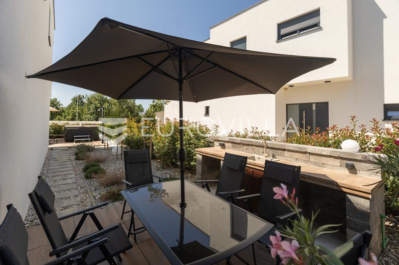 Istra, Poreč, najam kuće 116 m² s jacuzzijem i vrtom na super lokaciji s pogledom na more - 35