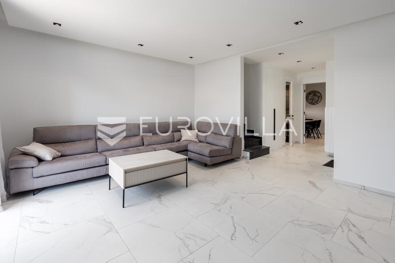 Istra, Poreč, najam kuće 116 m² s jacuzzijem i vrtom na super lokaciji s pogledom na more - 5