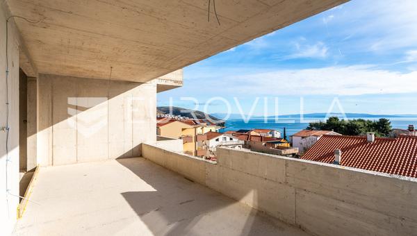 Čiovo, Okrug Gornji, trosoban penthouse s krovnom terasom i pogledom na more
