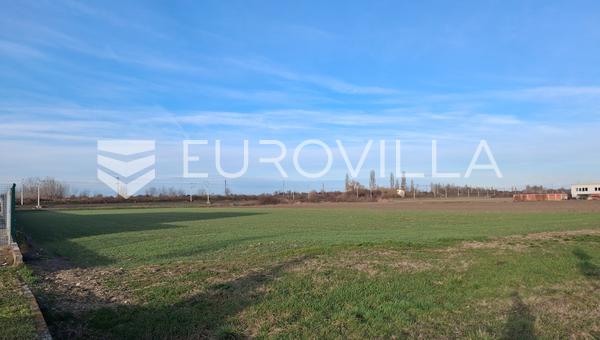 Vinkovci - Vinkovacko Novo Selo, çevre yolu kenarında iş bölgesinde 7.084 m² arsa