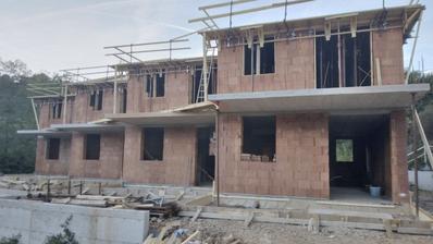 Rijeka, Skurinje, sıra ev, 100 m², mükemmel konum, dört odalı daire