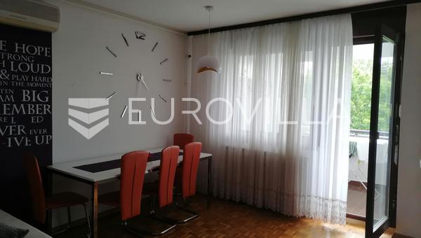 Zagreb, Jarun, trosoban stan s loggiom od 63 m², prvi red do jezera