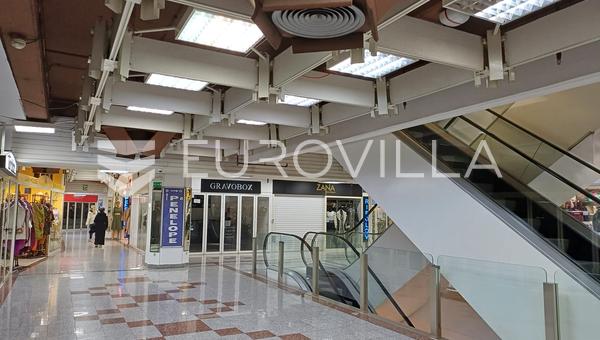 Rijeka, şehir merkezinde 120 m² net kullanım alanına sahip dükkan