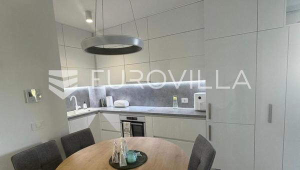 Privlaka - Appartement de trois chambres au rez-de-chaussée avec jardin, à seulement 150 m de la mer