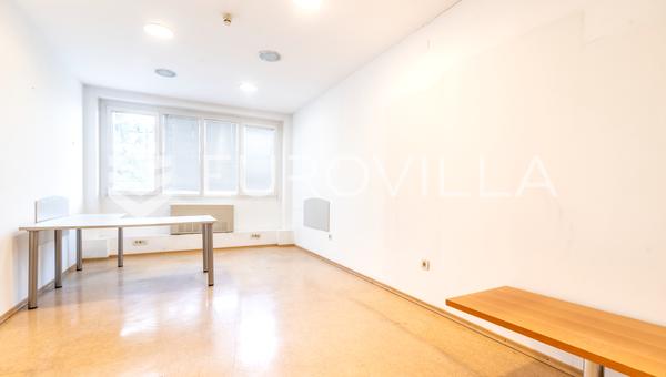 Zagreb, Savica, kommersiell kontorslokal om 452 m2 på bottenvåningen i en kommersiell byggnad