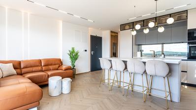 Seget, apartamento de dois quartos luxuosamente mobiliado com uma bela vista.