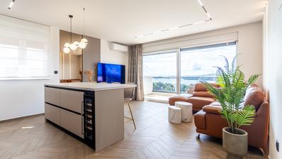 Seget, luxueus ingericht appartement met twee slaapkamers en een prachtig uitzicht.