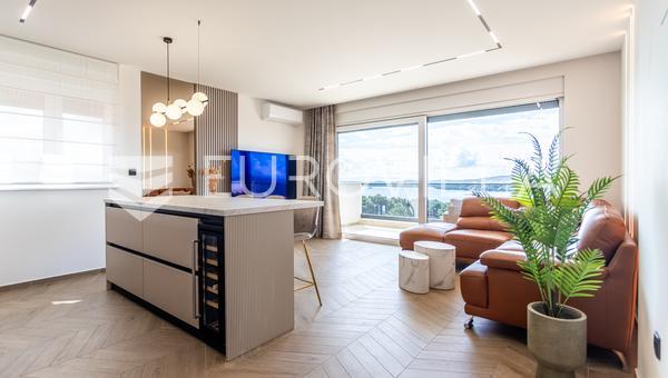 Seget, luxuriös eingerichtete Zwei-Zimmer-Wohnung mit herrlichem Ausblick.
